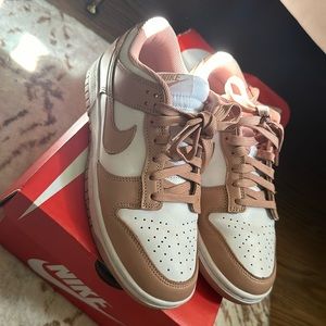 Womens Nikes Dunks